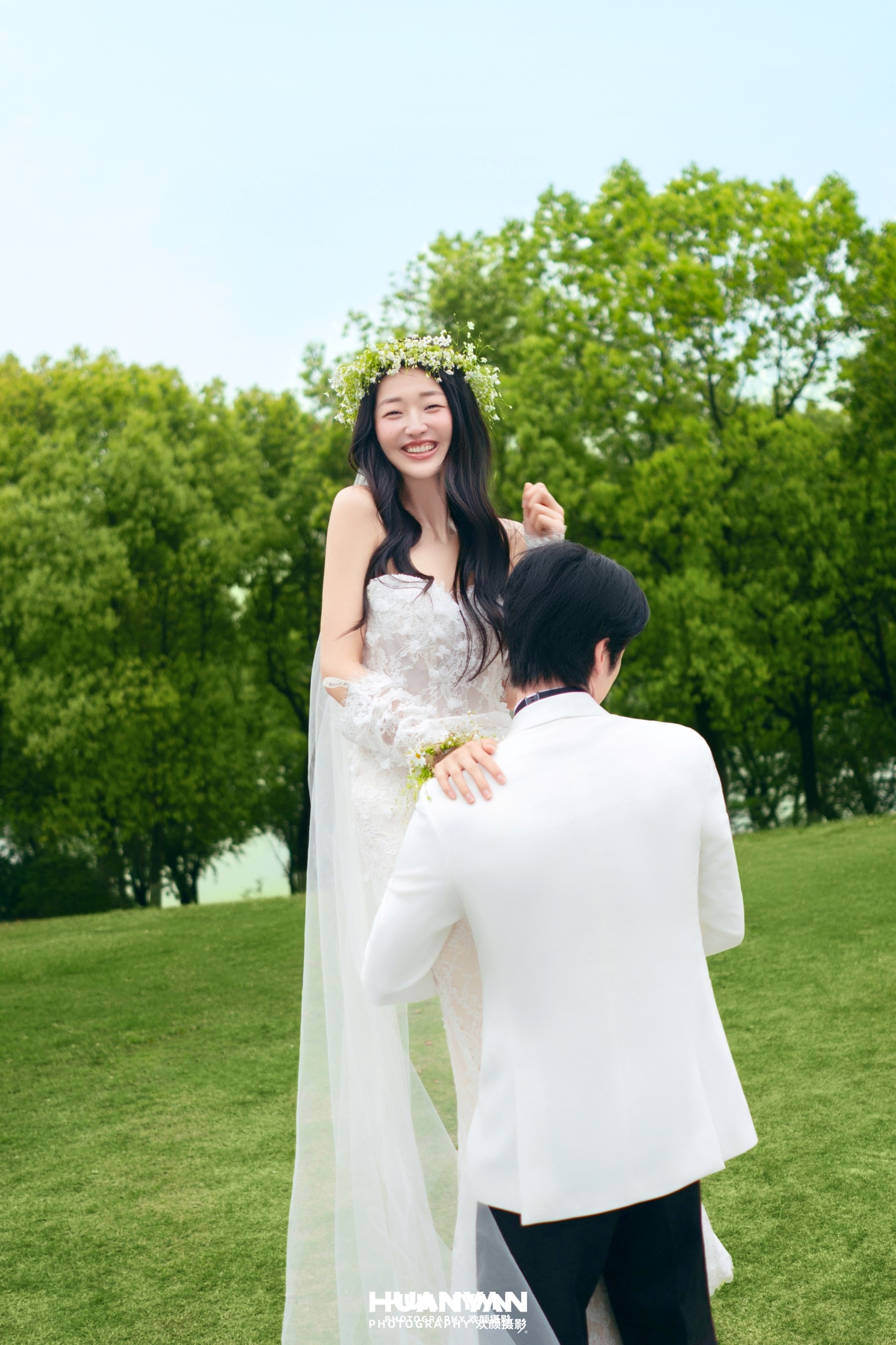 清新自然婚纱照 · 户外自然场景 · 十指林间客片
