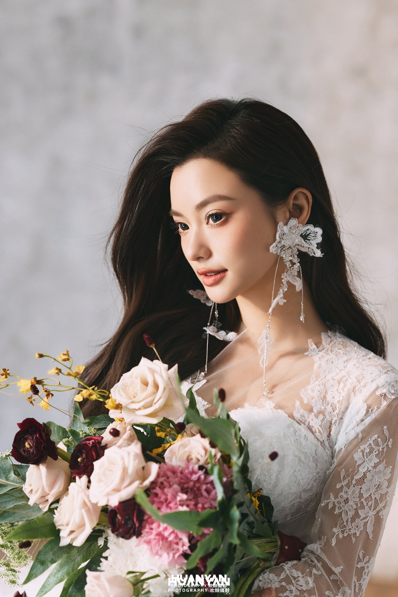 纱与旧时光：轻奢高级婚纱照室内影棚实拍