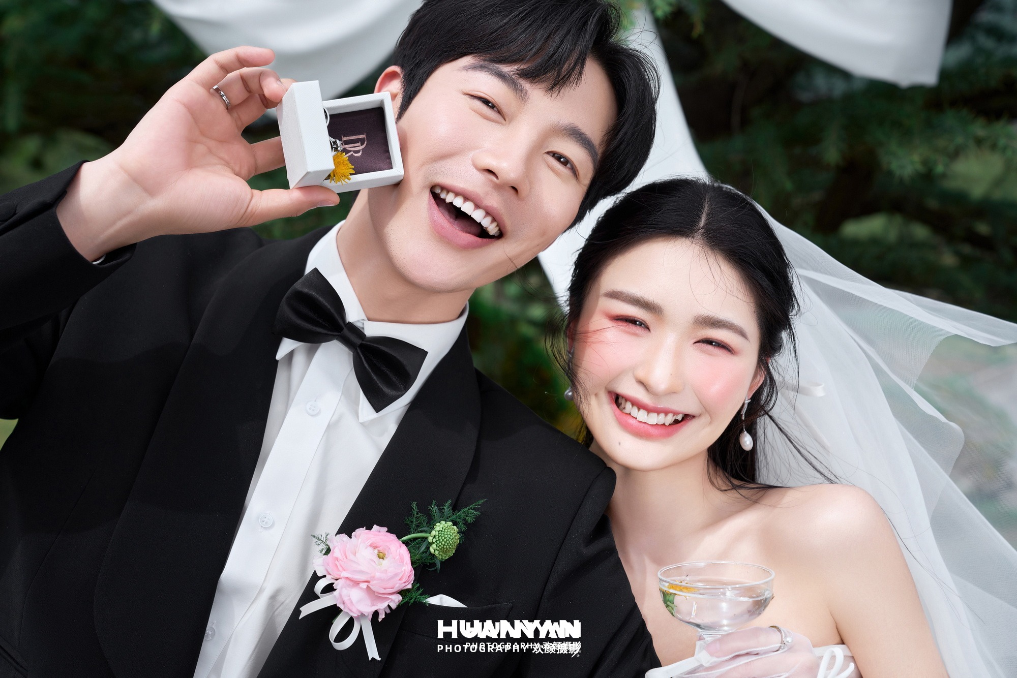 蝶结与风：韩式温柔婚纱照户外自然实拍