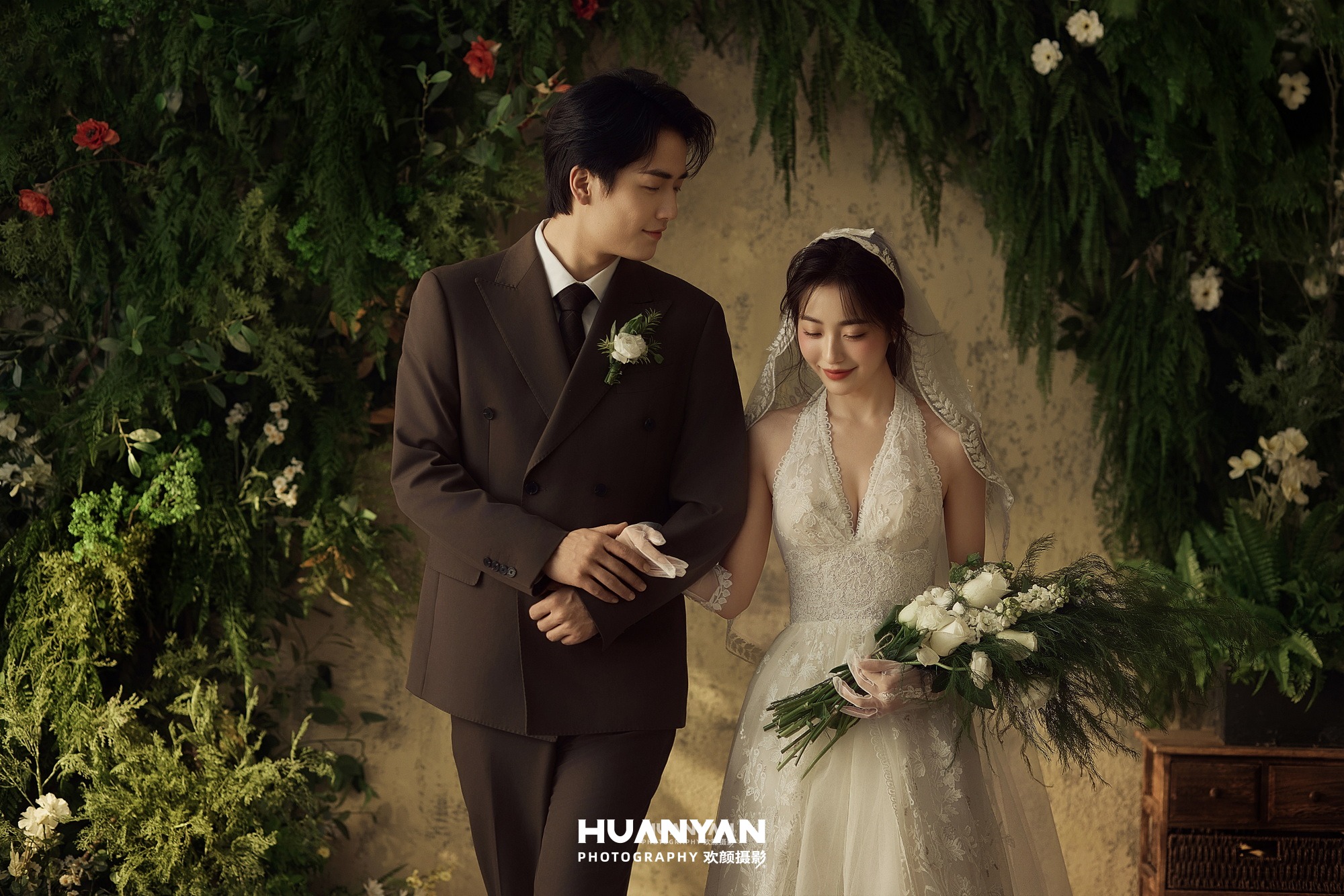 暮光秘语客片第3张｜浪漫唯美婚纱照，摄于室内影棚