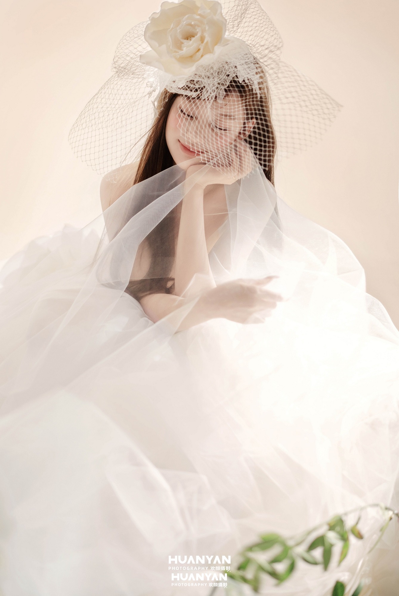 室内影棚浪漫唯美婚纱照实拍（一纱之隔系列）