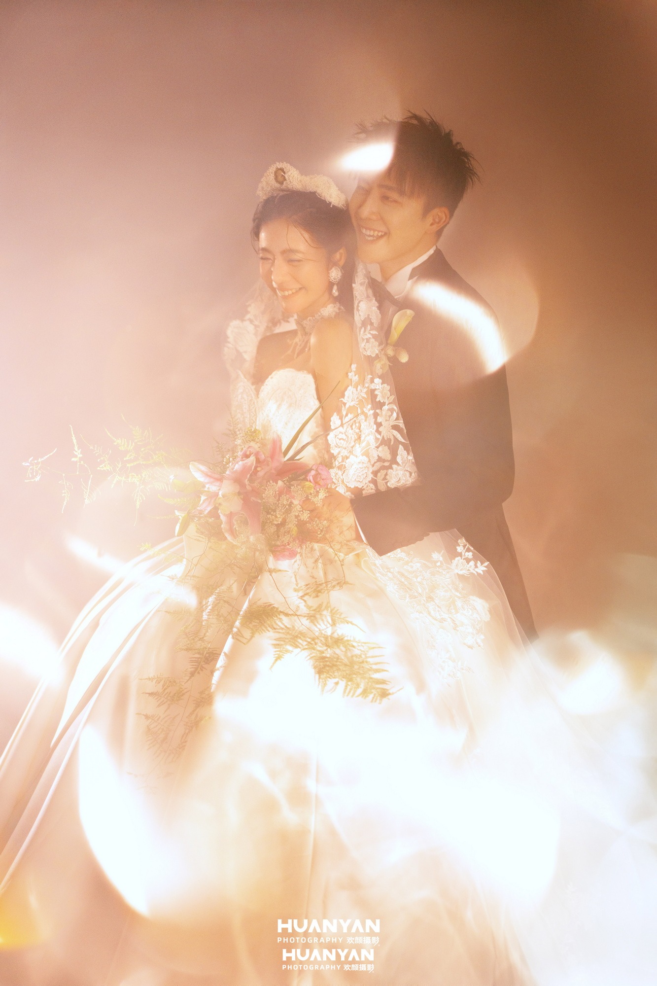 浮光拥影：浪漫唯美婚纱照室内影棚实拍
