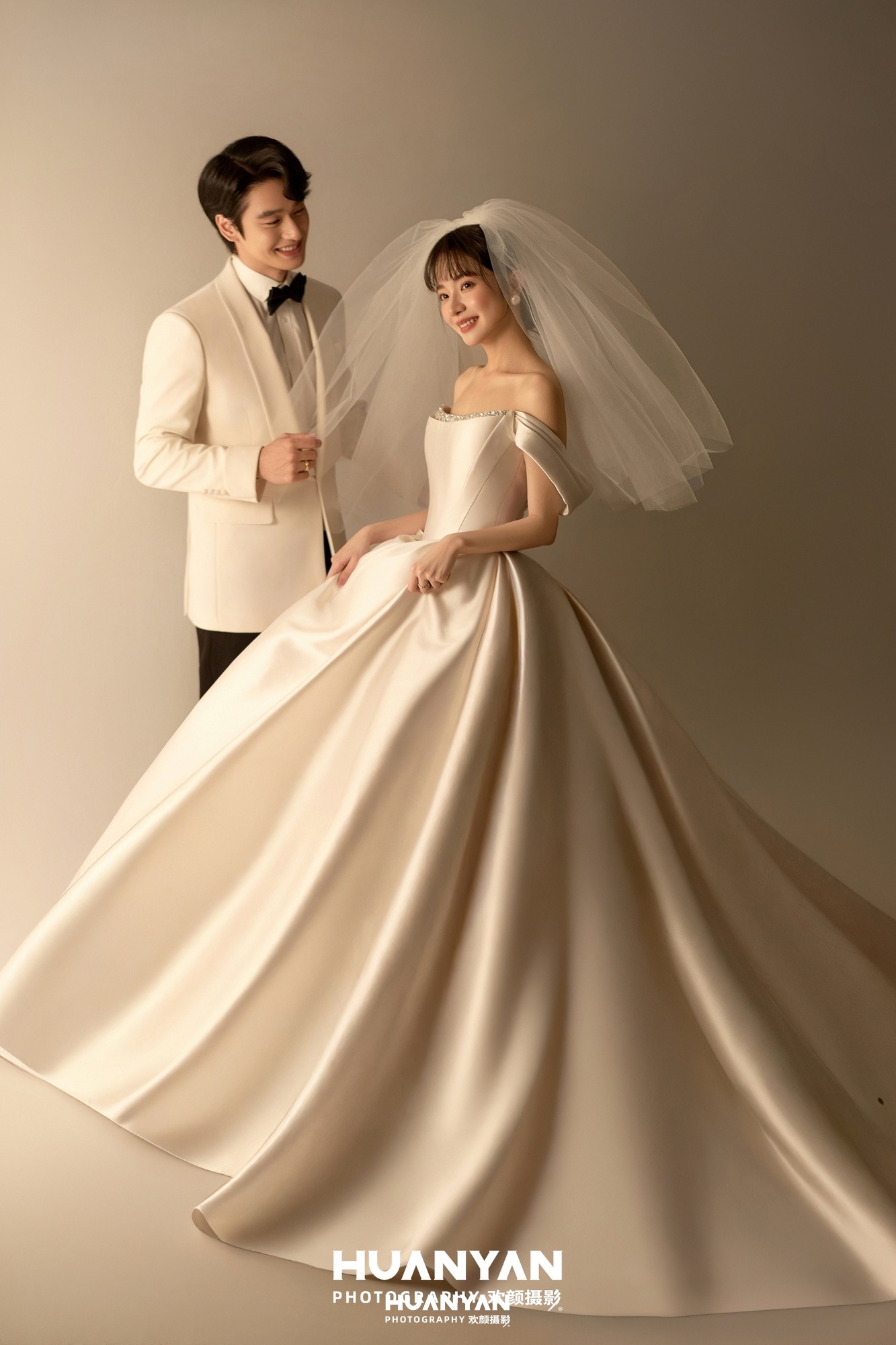 室内影棚浪漫唯美婚纱照实拍（满裙星屑系列）