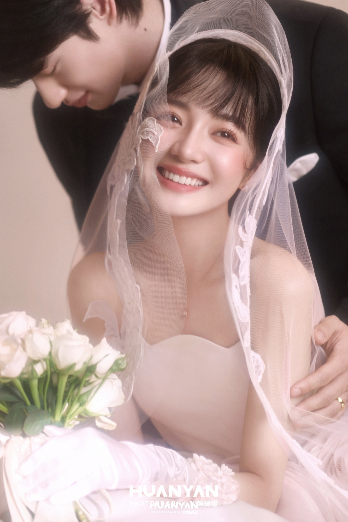 韩式温柔婚纱照 · 室内影棚场景 · 奶油玫瑰客片