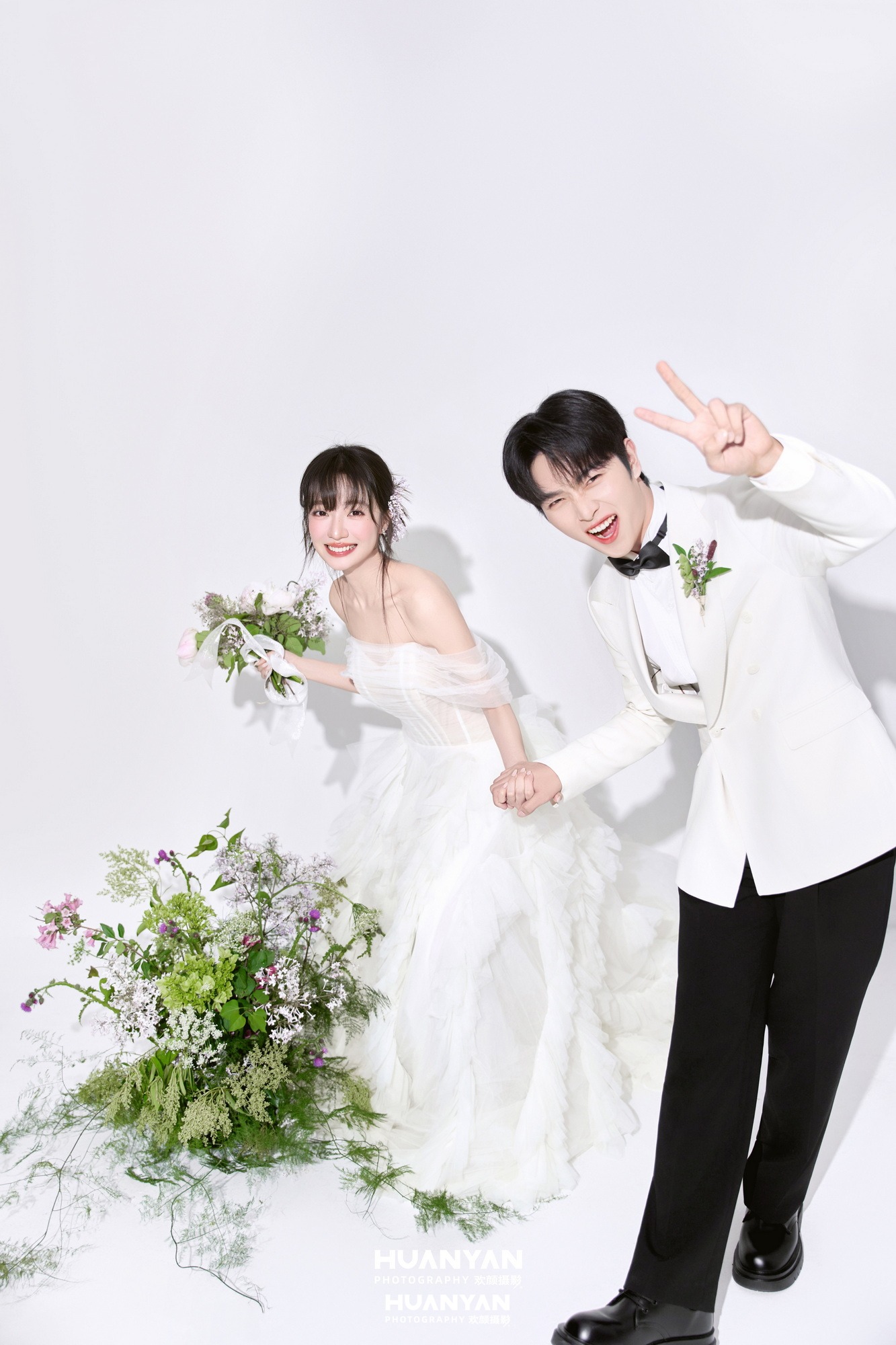 室内影棚韩式温柔婚纱照实拍（花畔依偎系列）