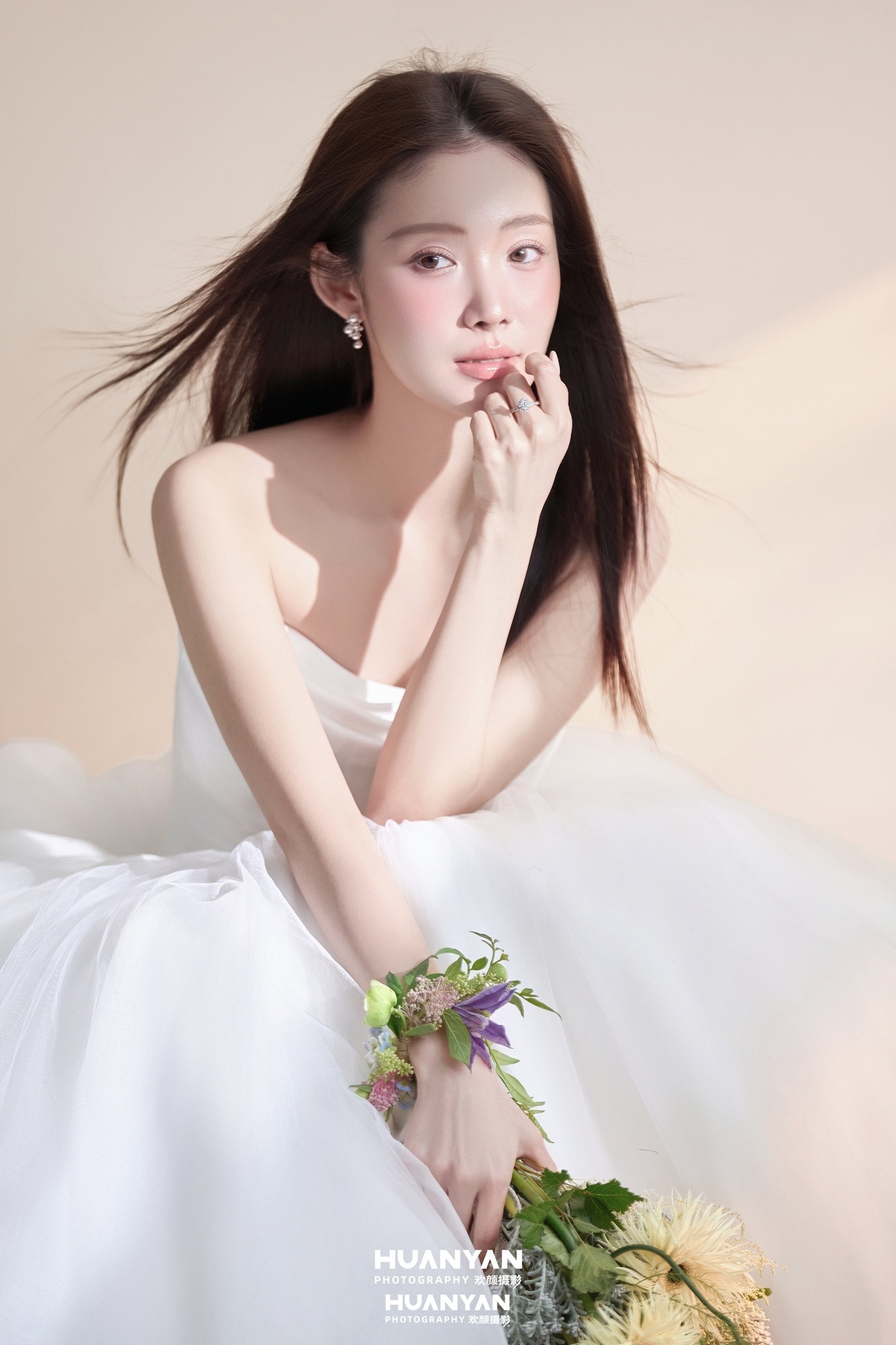 枕光而眠：韩式温柔婚纱照室内影棚实拍
