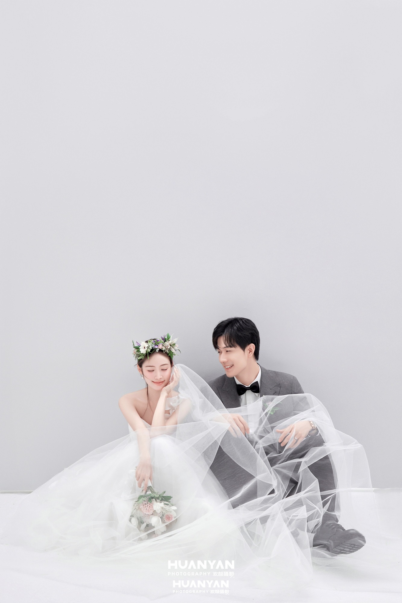 韩式温柔婚纱照 · 室内影棚场景 · 花环絮语客片