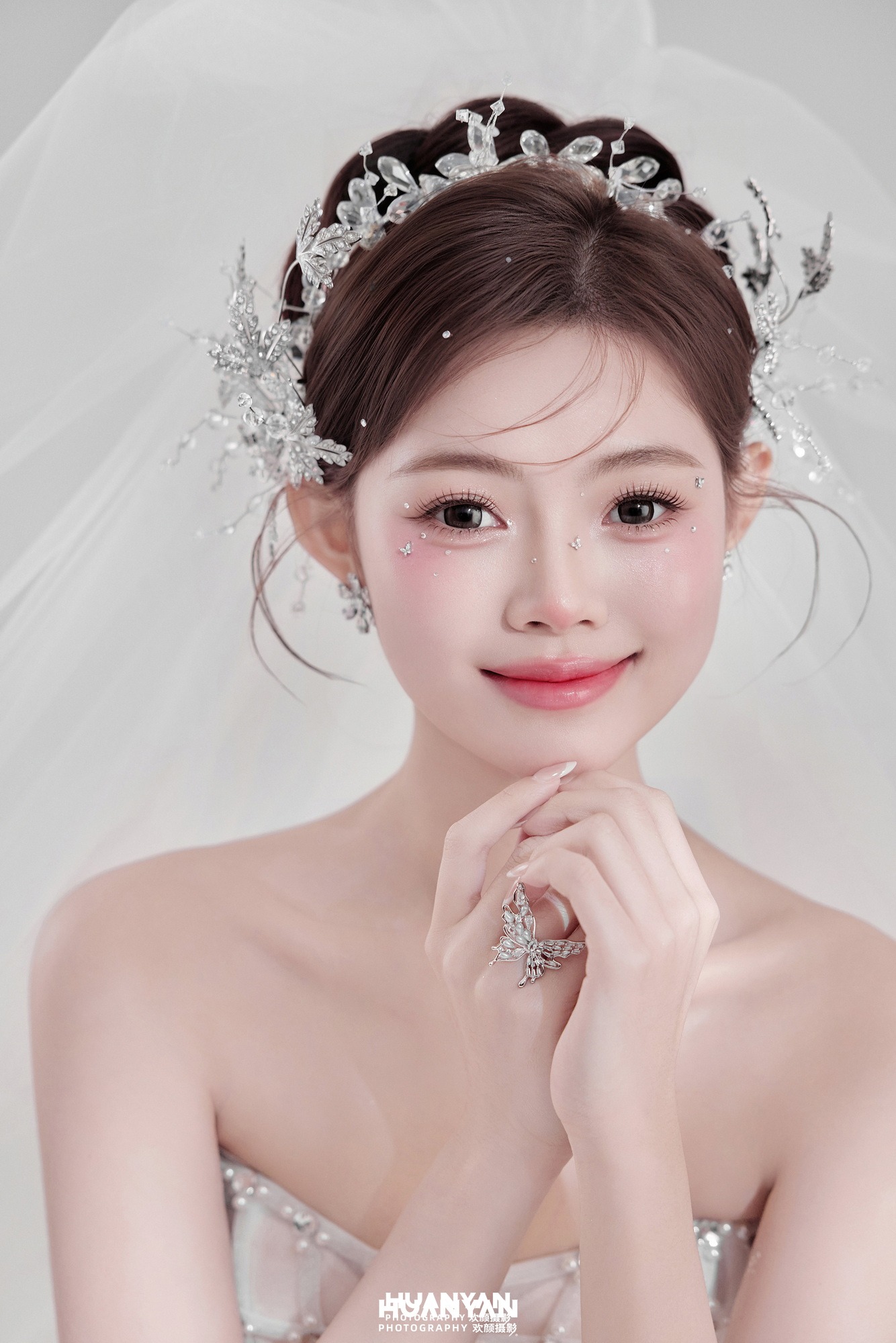 雪羽礼成客片第3张｜韩式温柔婚纱照，摄于室内影棚