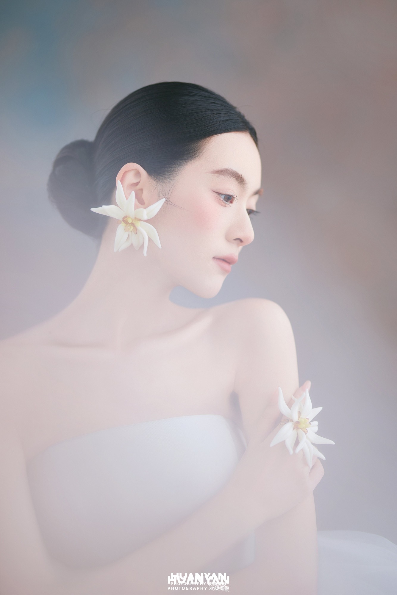 浪漫唯美婚纱照 · 室内影棚场景 · 暖拥客片