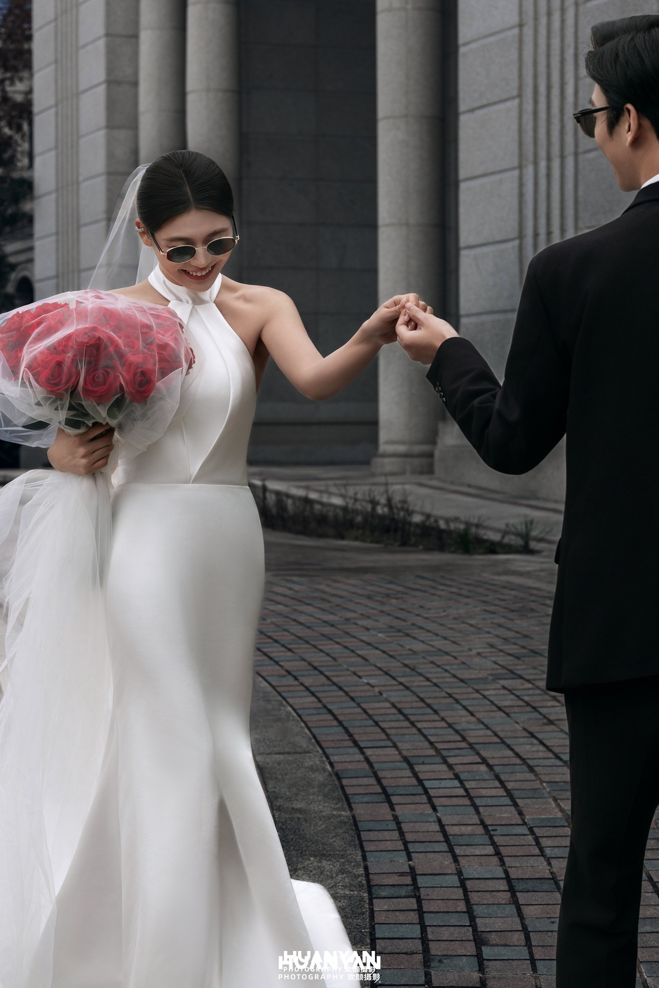 庄园逐风客片第7张｜氛围感婚纱照，摄于室内影棚