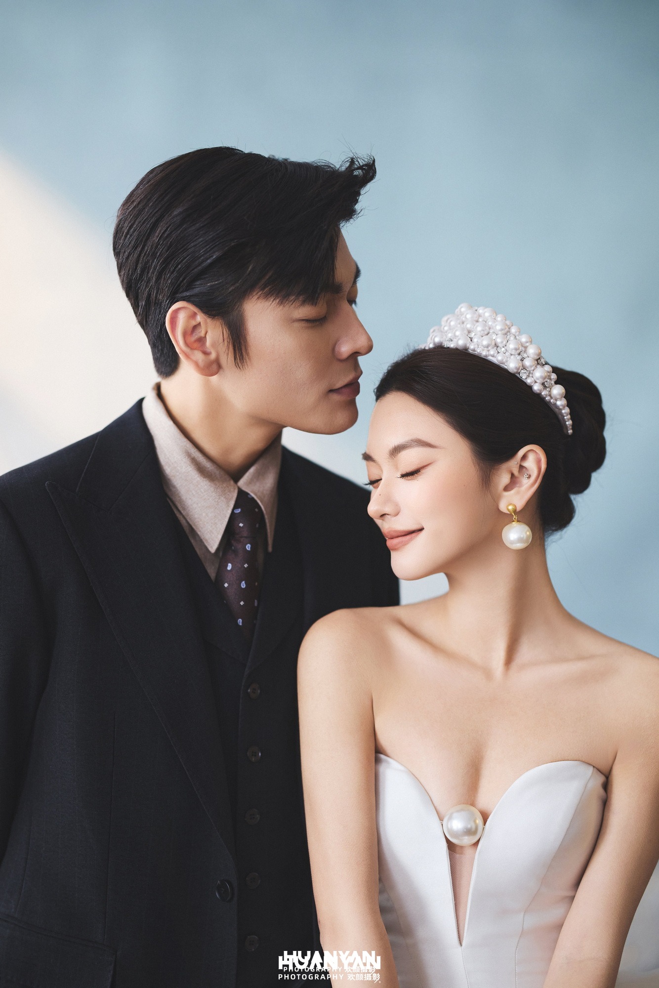 韩式温柔婚纱照 · 室内影棚场景 · 蓝雾花信客片