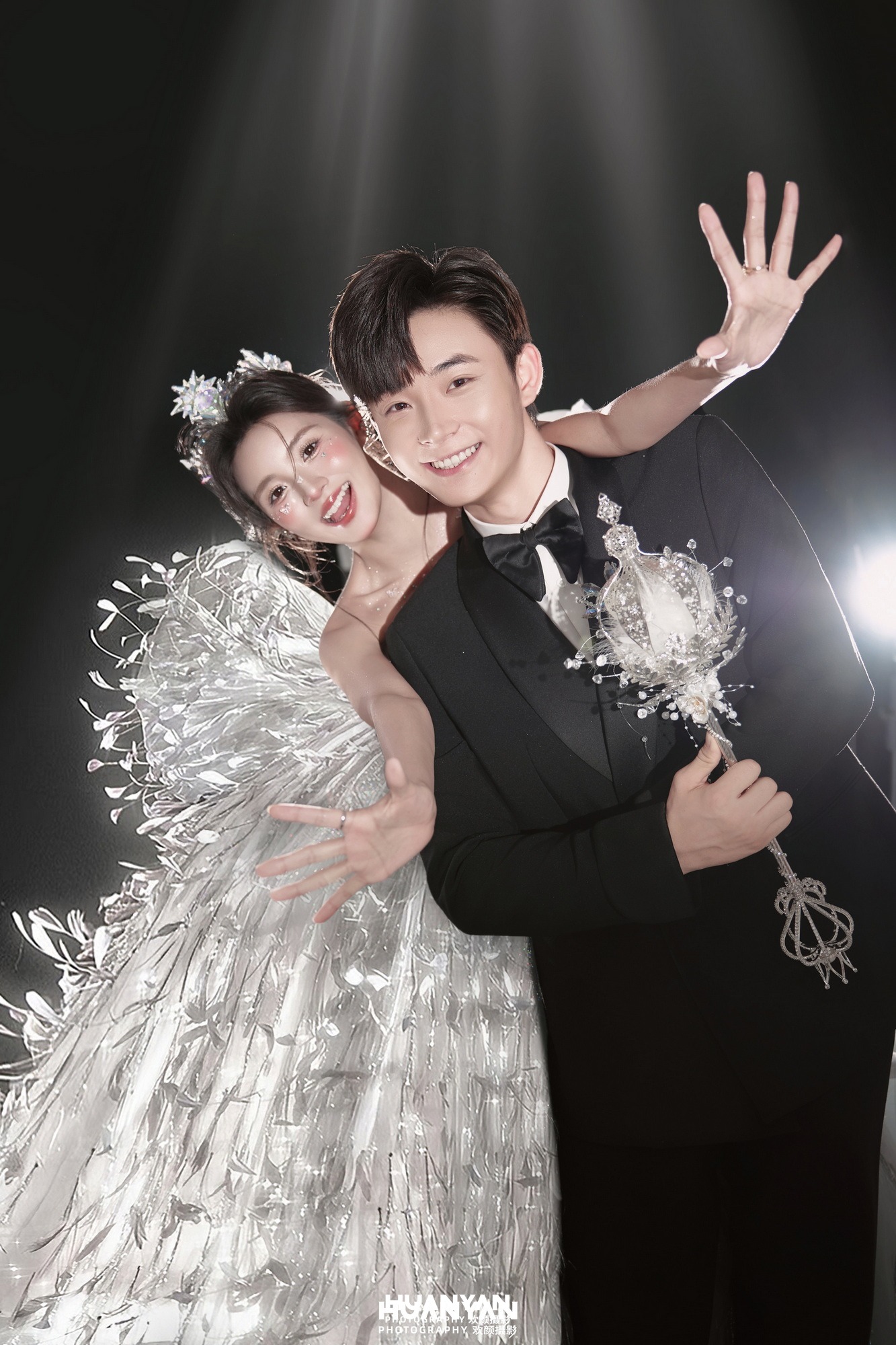 落雪加冕客片第7张｜浪漫唯美婚纱照，摄于室内影棚