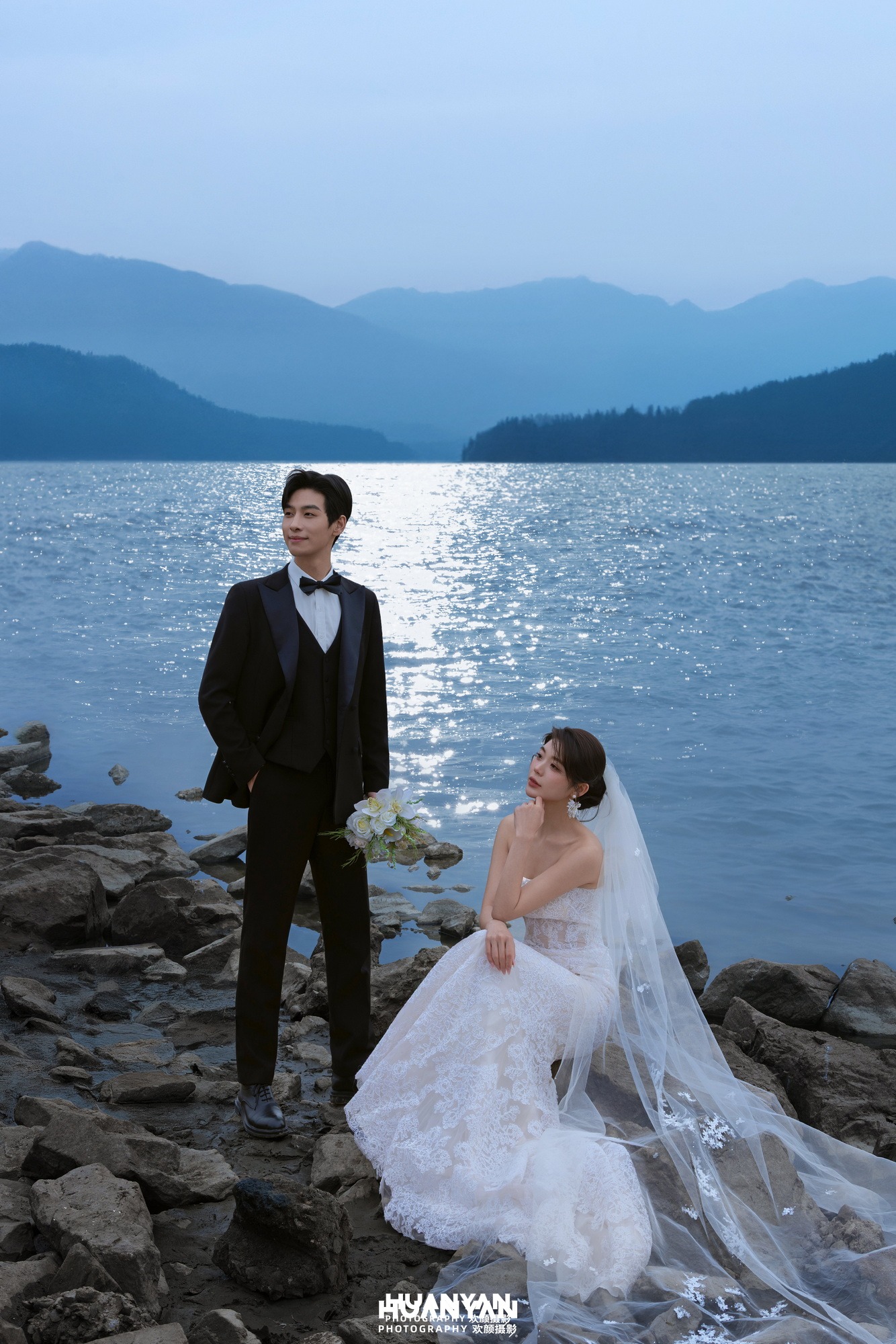 碧波为盟：浪漫唯美婚纱照湖畔江景实拍