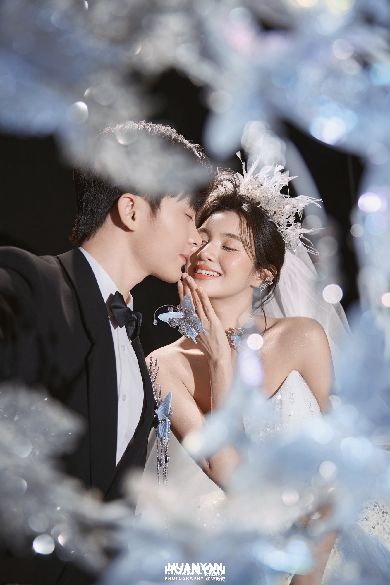 雾蓝童话：浪漫唯美婚纱照室内影棚实拍