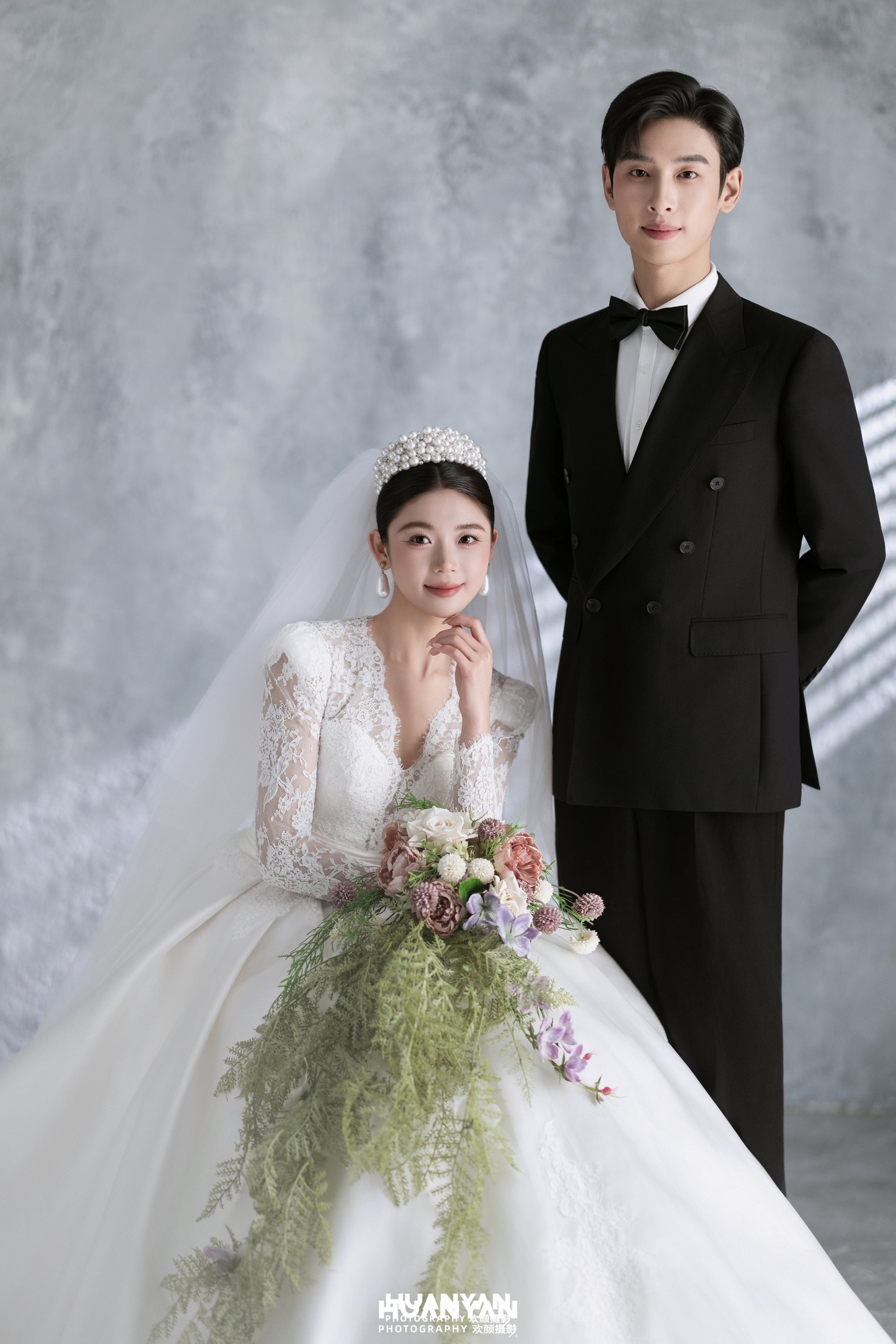 韩式温柔婚纱照 · 室内影棚场景 · 吻落眉间客片