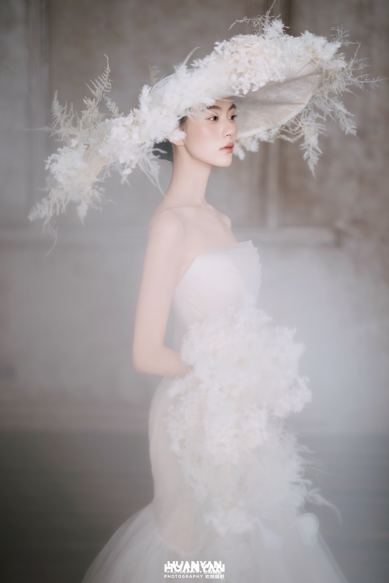 雾白花冠