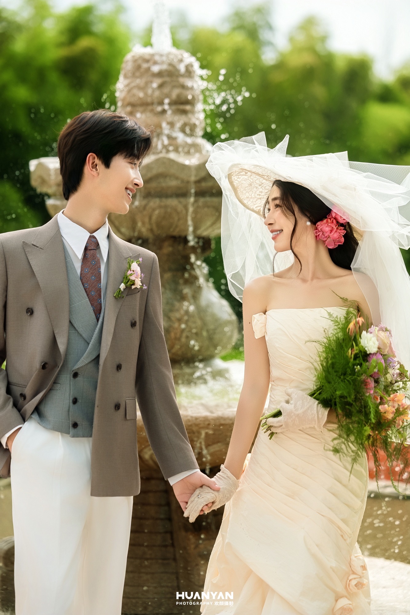 蔷薇之畔客片第11张｜法式浪漫婚纱照，摄于城堡古堡