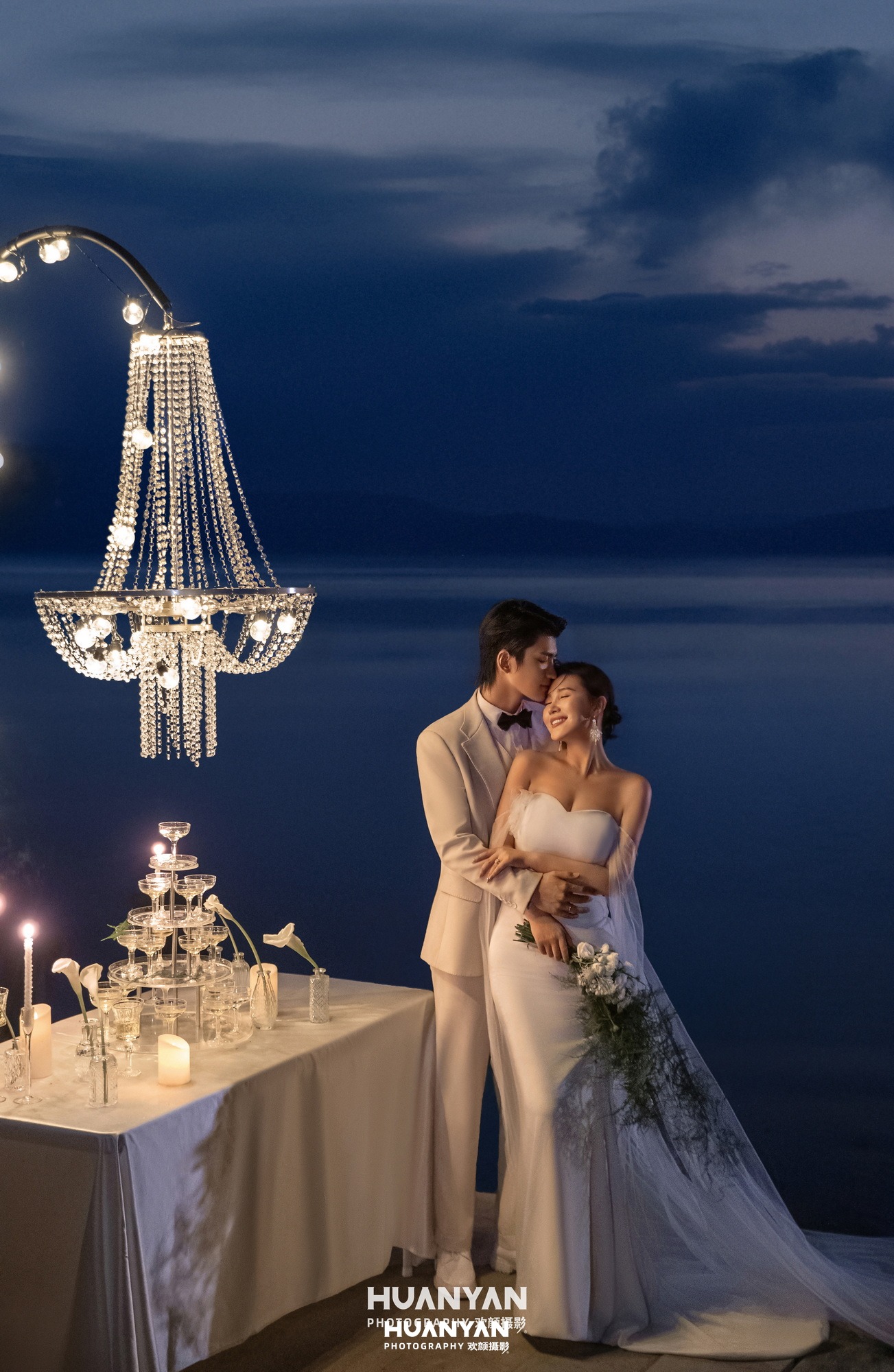 轻奢高级婚纱照 · 海边场景 · 灯影海夜客片
