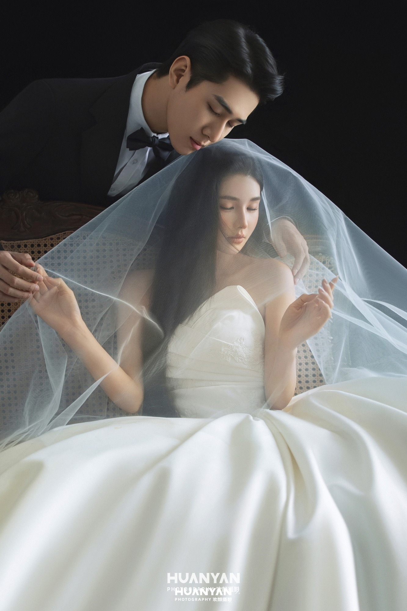 室内影棚极简婚纱照实拍（夜色与白纱系列）