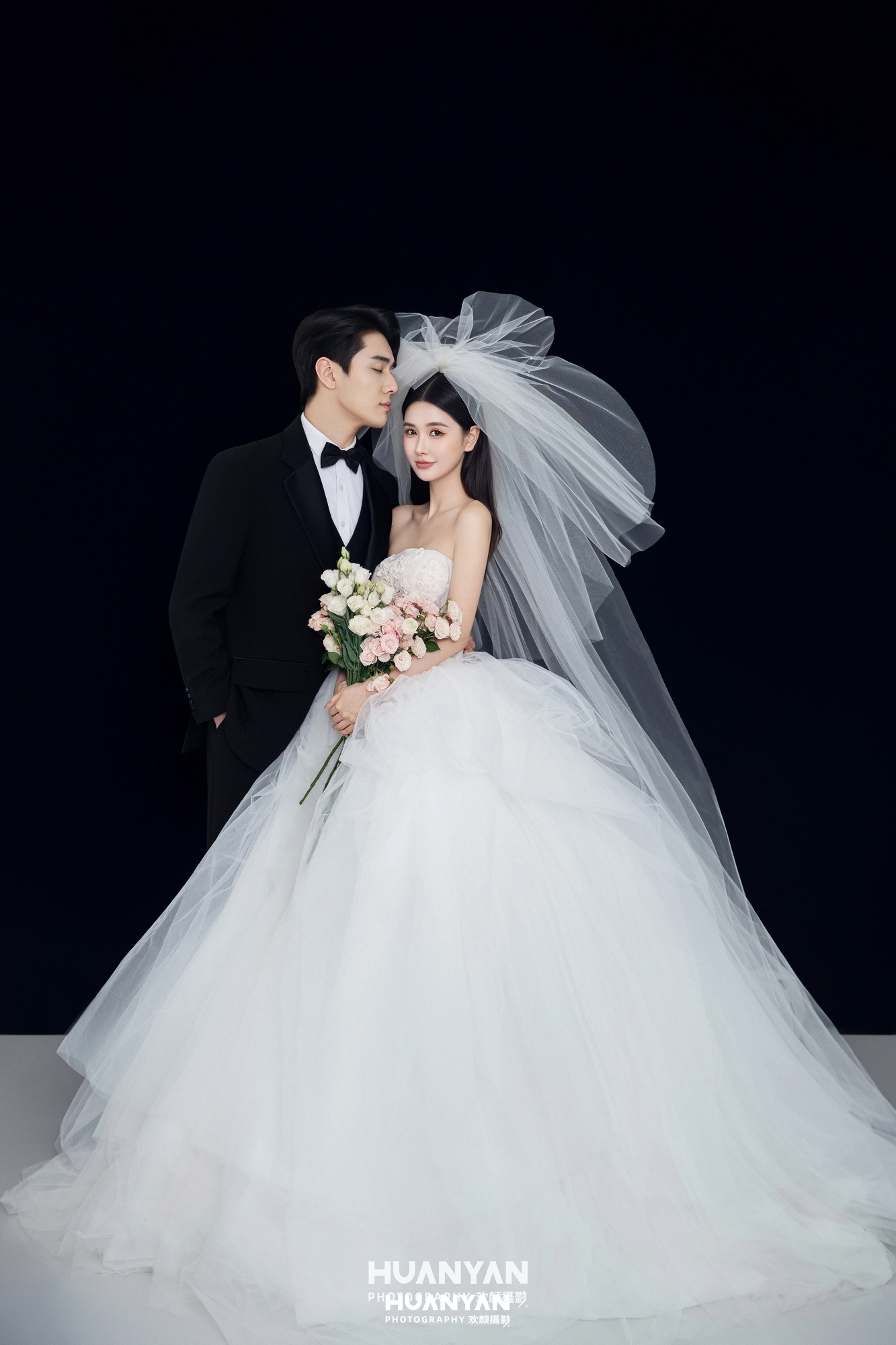 纱结如蝶客片第3张｜韩式温柔婚纱照，摄于室内影棚