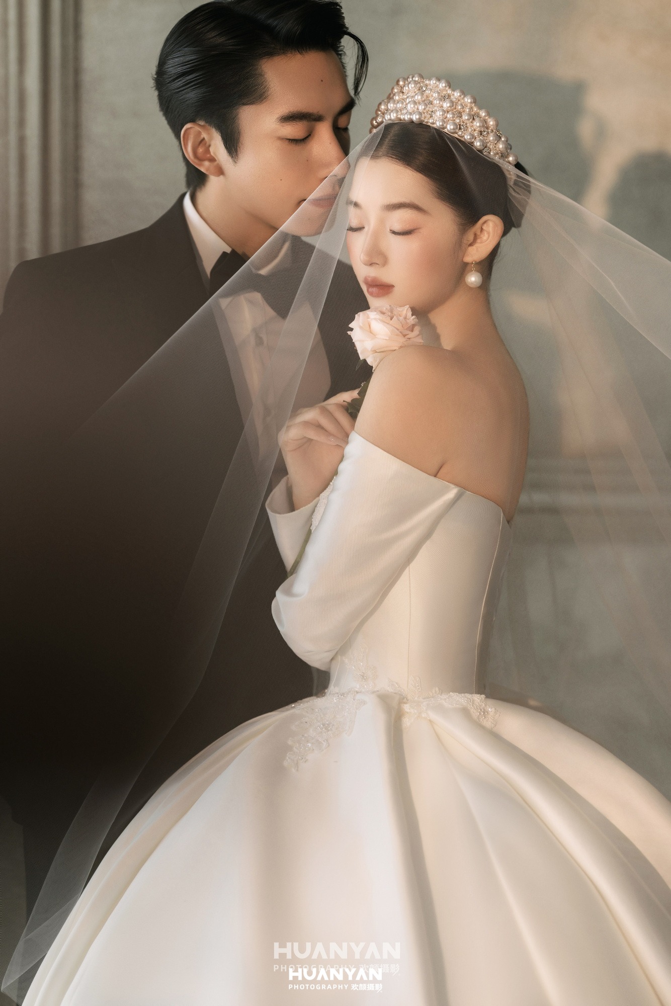 拾纱：浪漫唯美婚纱照室内影棚实拍