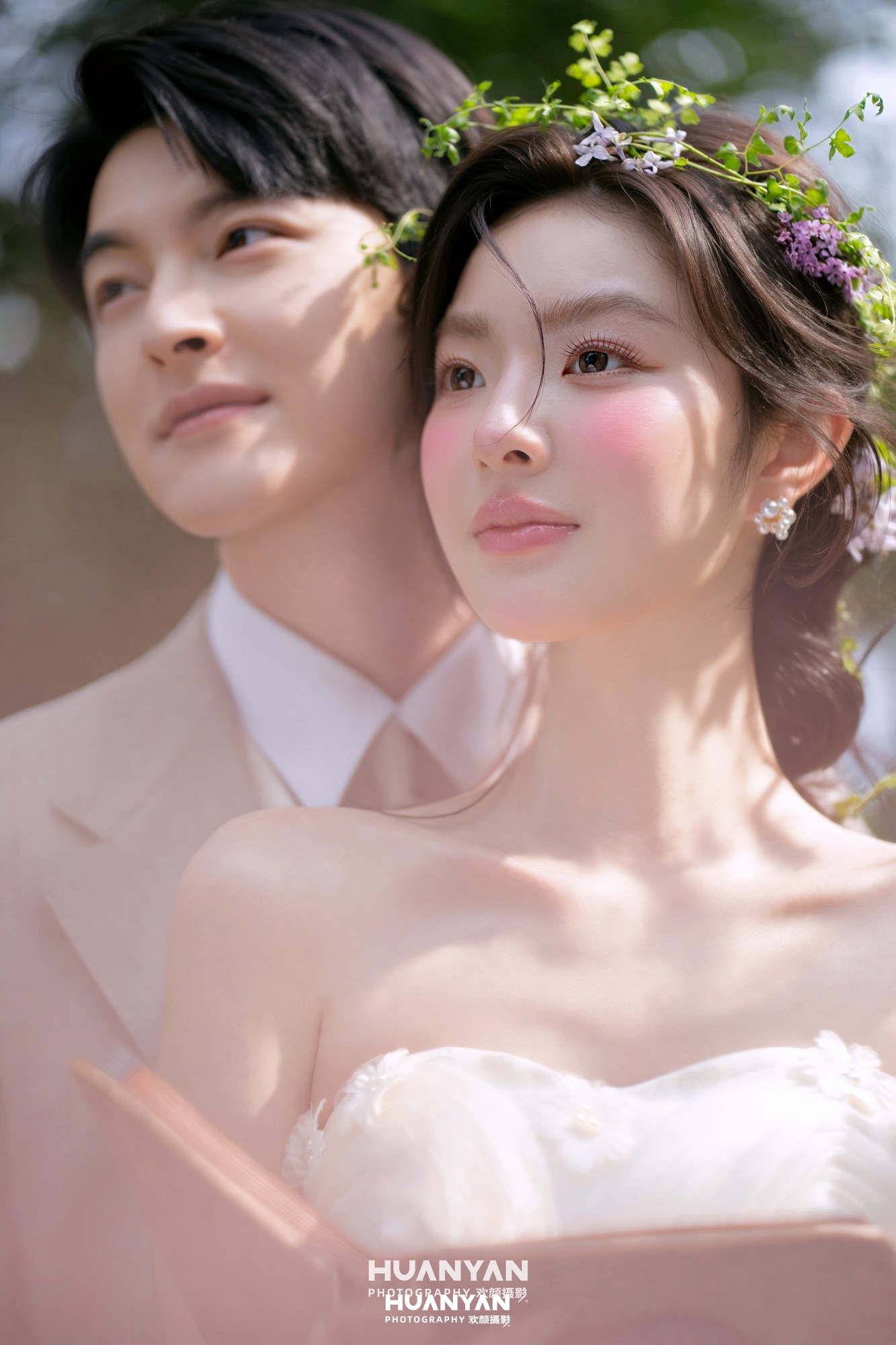 绿茵花环：清新自然婚纱照户外自然实拍