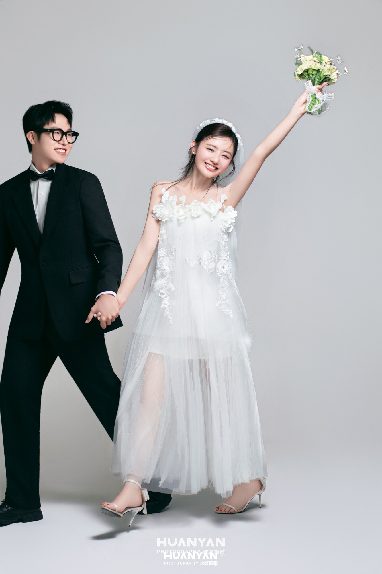 小朵欢喜客片第7张｜韩式温柔婚纱照，摄于室内影棚
