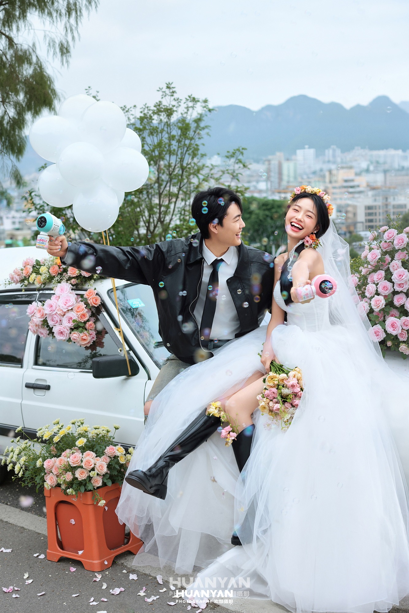 清新自然婚纱照 · 户外自然场景 · 白伞飞花客片
