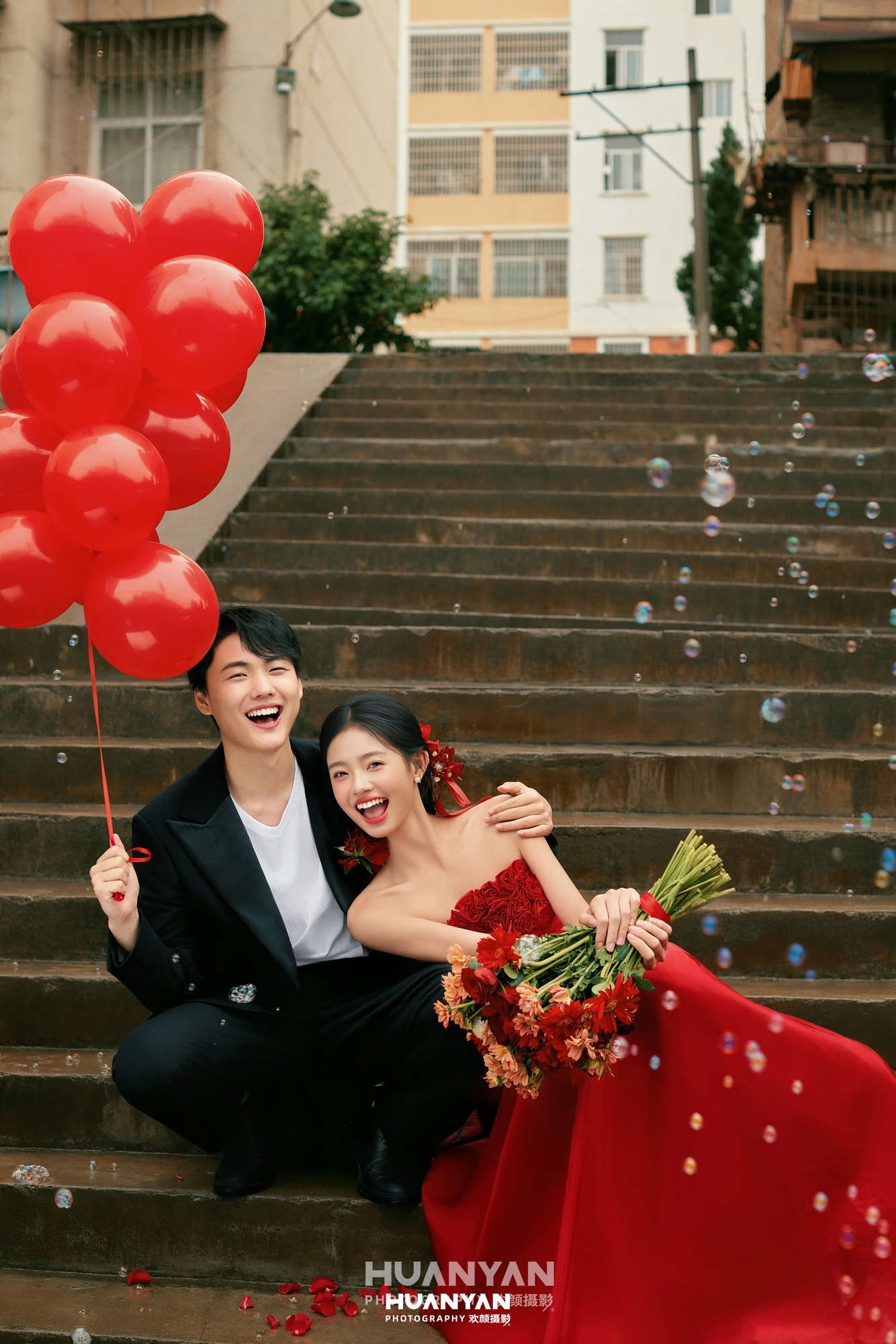 轻复古婚纱照 · 城市街拍场景 · 红气球客片
