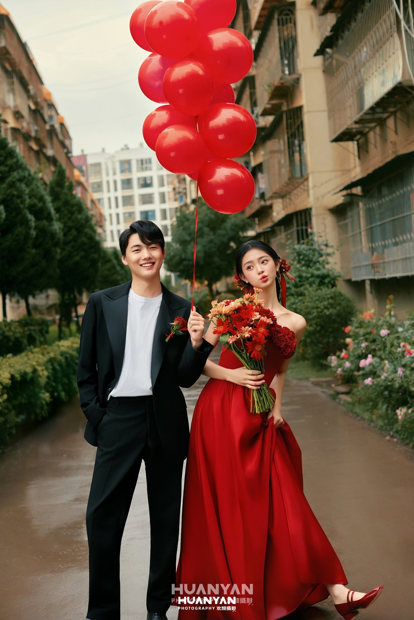 城市街拍轻复古婚纱照实拍（红气球系列）