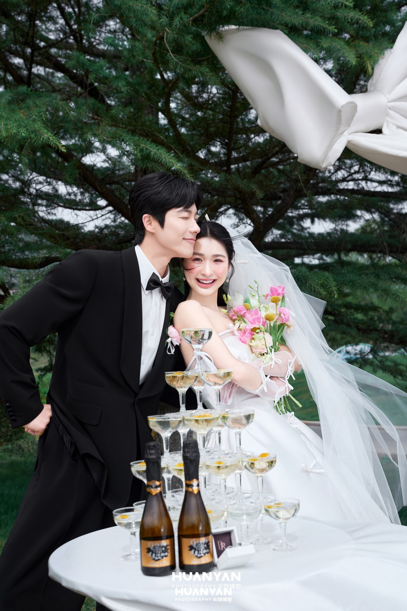 松间白结客片第3张｜清新自然婚纱照，摄于户外自然