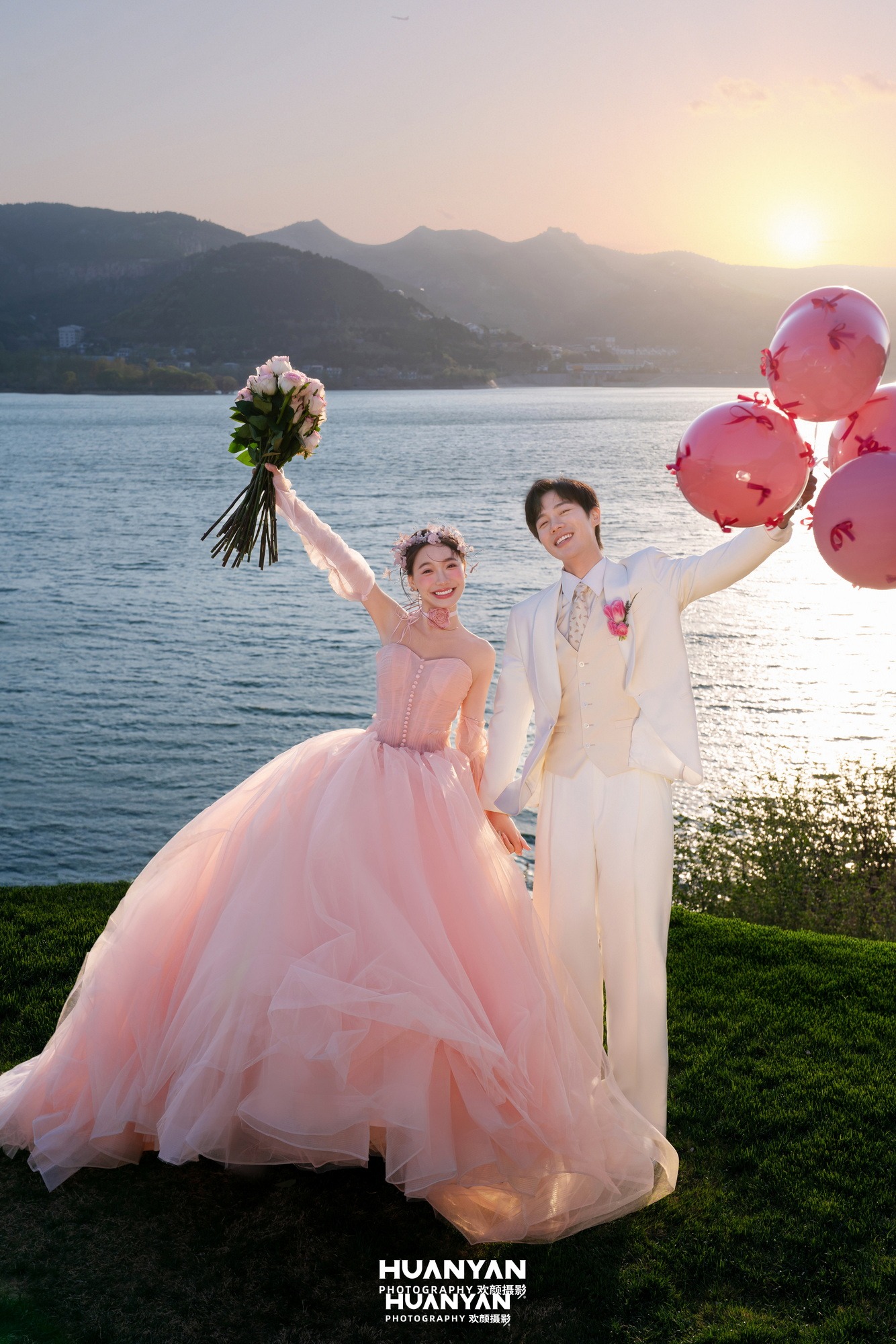 粉纱落日：韩式温柔婚纱照户外自然实拍