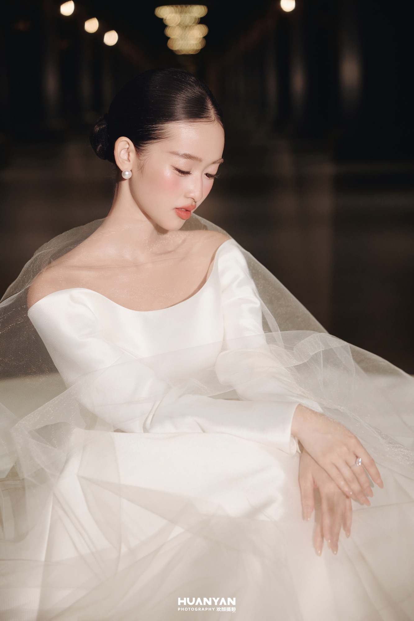 灯影入梦客片第3张｜浪漫唯美婚纱照，摄于室内影棚